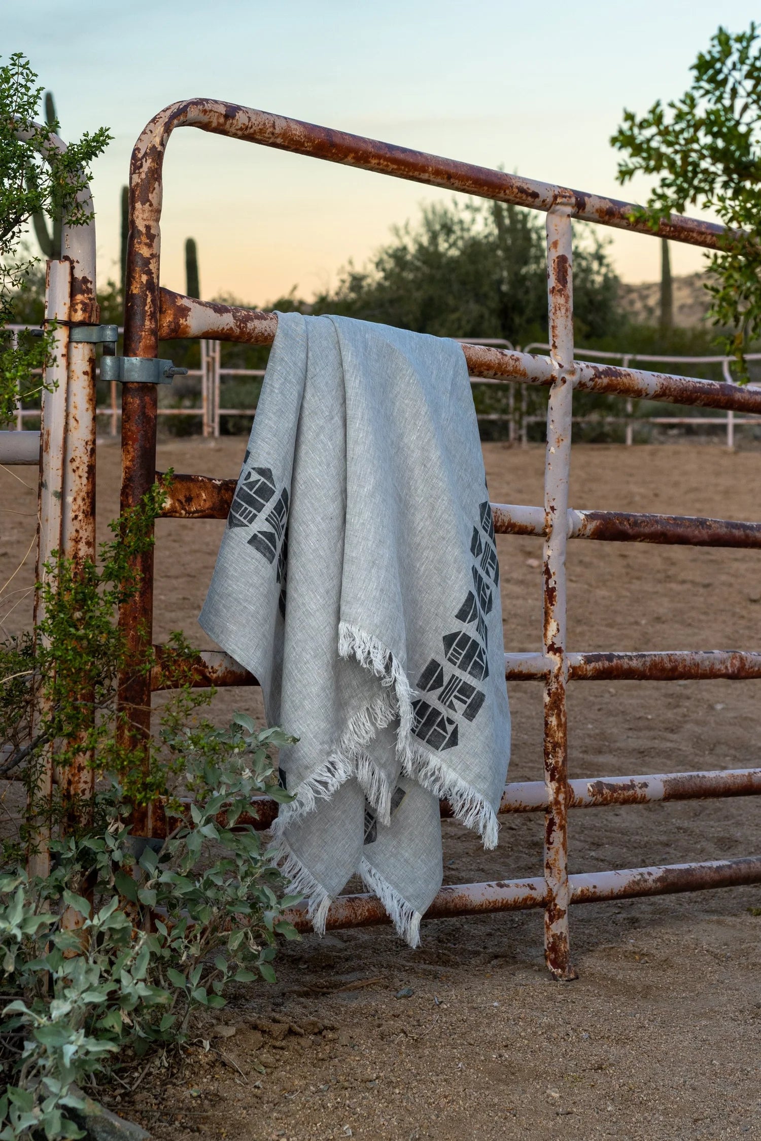 Villa Linen Throw Blanket
